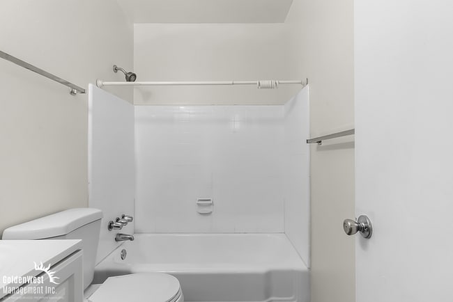 Building Photo - Charming 2Bdm 1Ba Apartment in Phoenix - MI Special