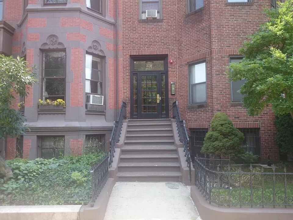 Building Photo - 228 Commonwealth Ave