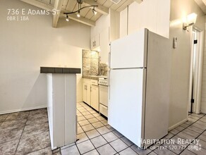 Building Photo - Pre-Lease!! Spacious Studio University Are...