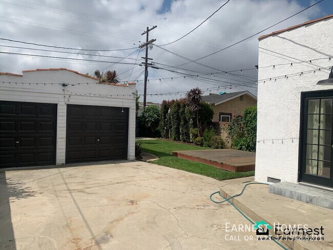 Building Photo - 2032 W 80th St
