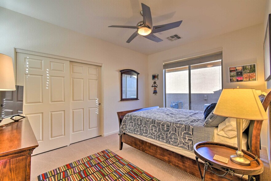 Building Photo - 15999 W Cambridge Ave