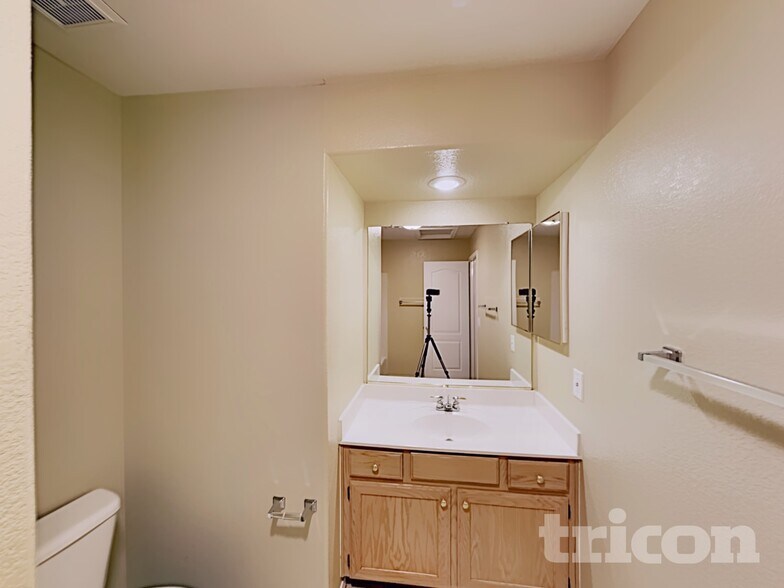 Building Photo - 3021 S Woodruff