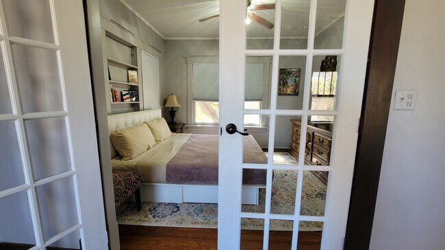 Building Photo - 1601 N Broadway St