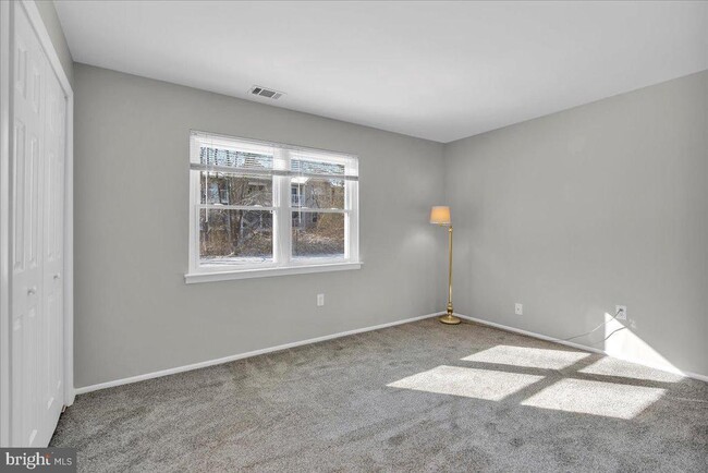 Building Photo - 915 Silver Ct