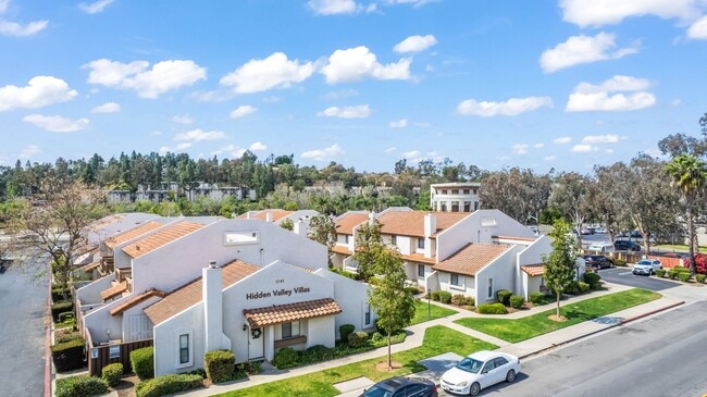 Building Photo - Hidden Valley Villas