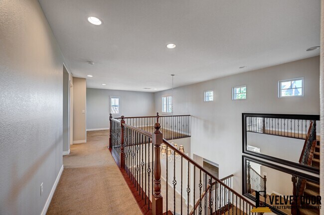 Building Photo - 853 Middle Valley St