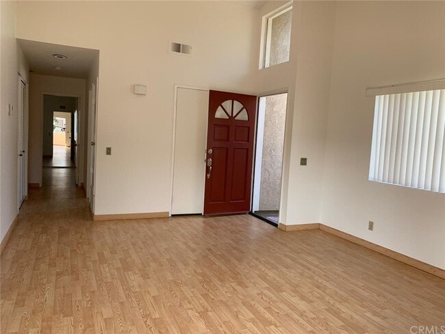 Building Photo - 543 Springbrook N