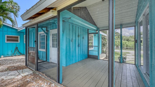 Building Photo - Completely Remodeled Home With Stunning Ri...