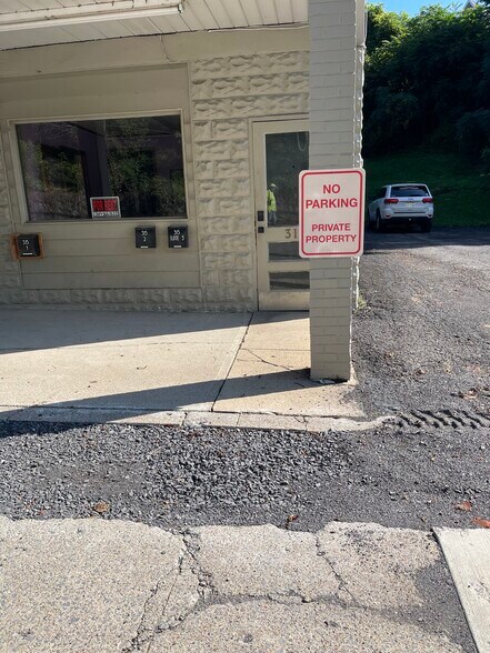 Building Photo - 315 Morgantown Ave