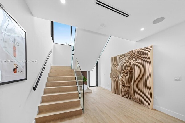 Building Photo - 550 NW 42nd St