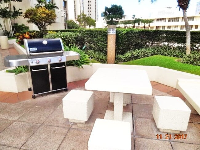 Building Photo - Yacht Harbor Towers- Diamond Head towers-9th floor-Marina/ocean views.