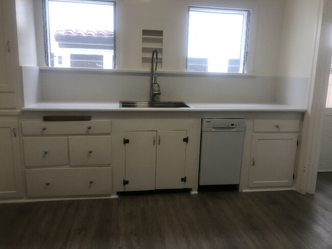 kitchen counter - 6360 Orange St