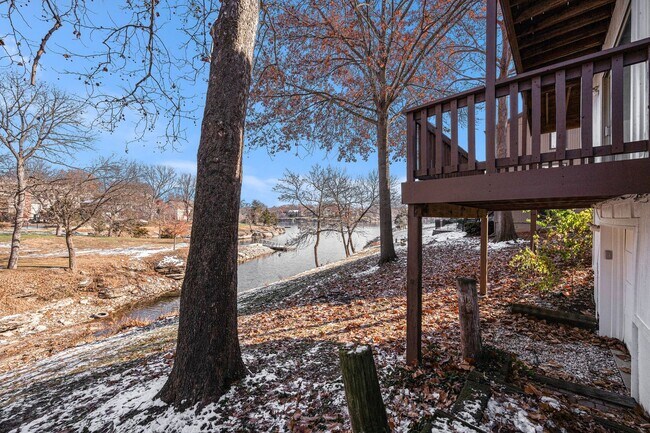 Building Photo - Renovated Lakefront 5 Bedroom Home with 2 Garages!