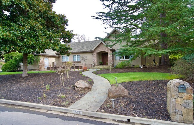 Primary Photo - 1571 Silver Trail