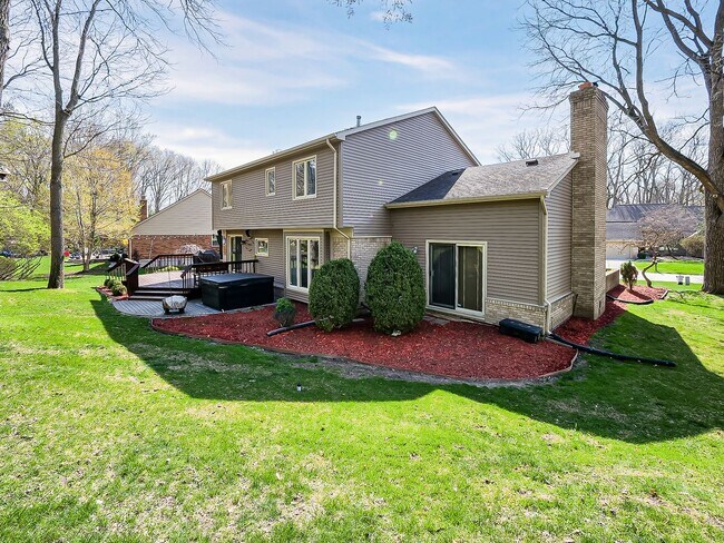 Building Photo - Welcome to this spacious single-family hom...