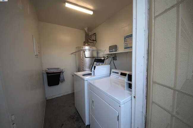 Building Photo - 1214 Sycamore Dr