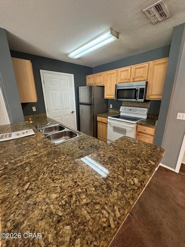 Building Photo - 303 Lighthouse Rd