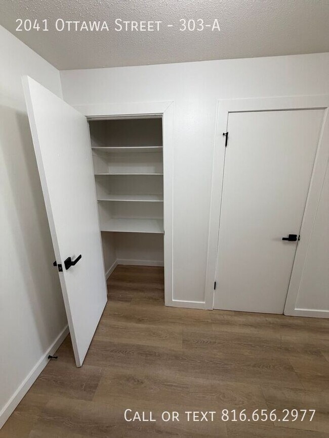 Building Photo - 2041 Ottawa St