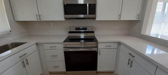 Building Photo - 519 SW Sara Blvd