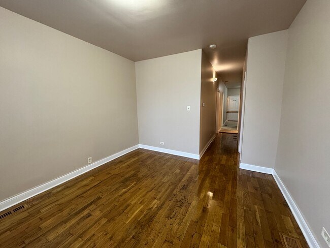 Building Photo - 4827 W Van Buren St