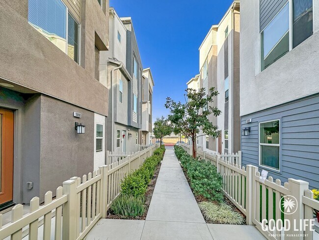 Building Photo - Beautiful 3BR Home in Stanton | Private Yard + 3 Car Attached Garage