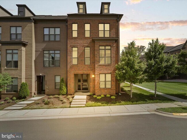Primary Photo - 12293 Sessile Commons