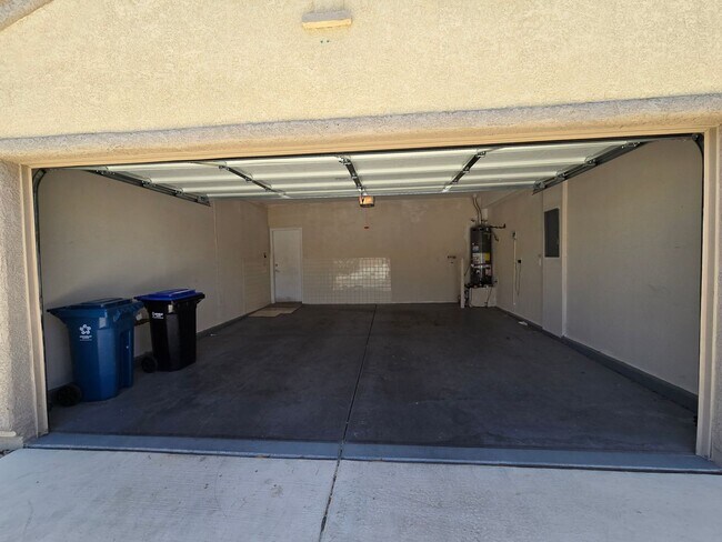 Building Photo - 3 BED / 2 BATH SINGLE STORY HOME IN SUN CI...