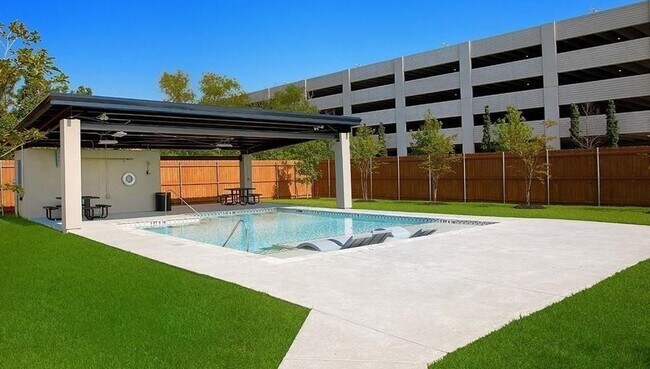 Building Photo - 313 N Centro Cir