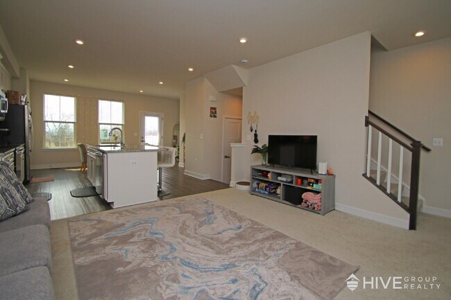 Building Photo - Spacious 4-Bed, 3.5-Bath with Garage!