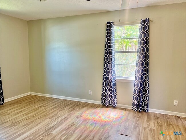 Building Photo - 1402 Duvall Dr