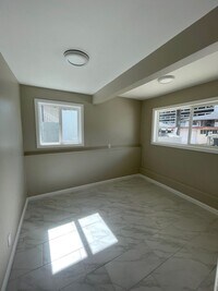 Building Photo - 3 bedrooms, 4 baths and detached bedroom/d...