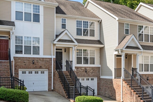 Building Photo - Fantastic Three Bedroom Townhouse in Charlotte