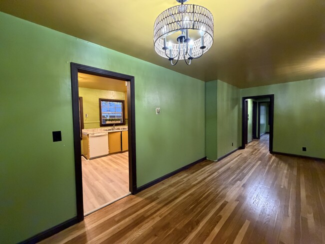 Building Photo - 2704 44th Ave