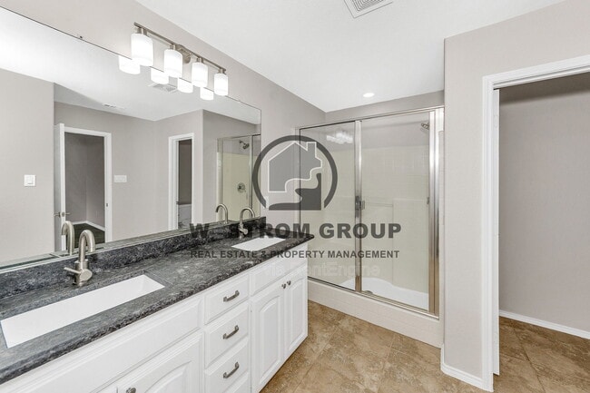 Building Photo - 2201 Sweetwood Dr