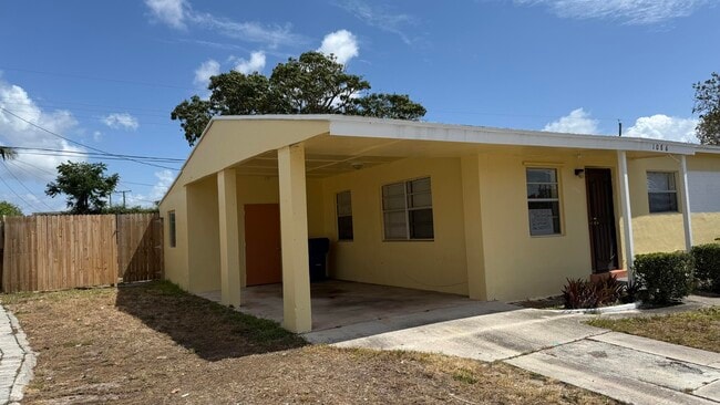 Building Photo - 1086 W 27th St