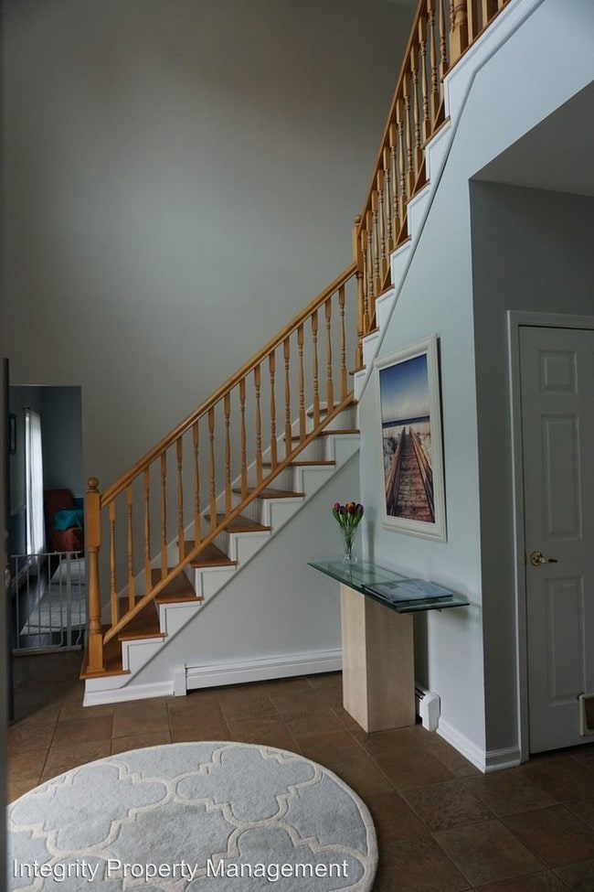 Building Photo - 4 br, 2.5 bath House - 10 Loosestrife Dr.