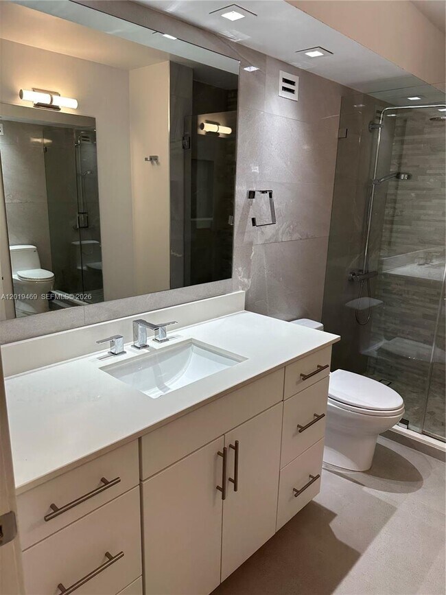 Building Photo - 6039 Collins Ave
