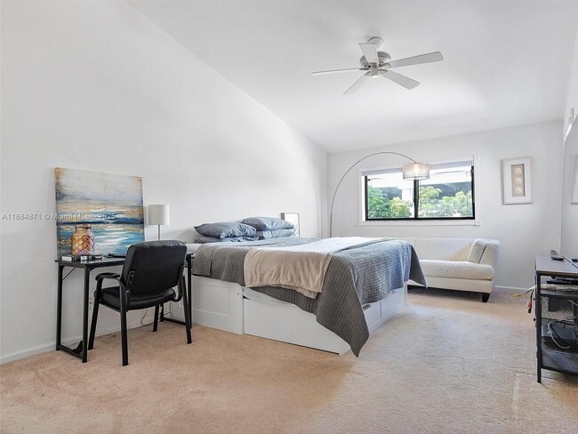 Building Photo - 3620 Yacht Club Dr