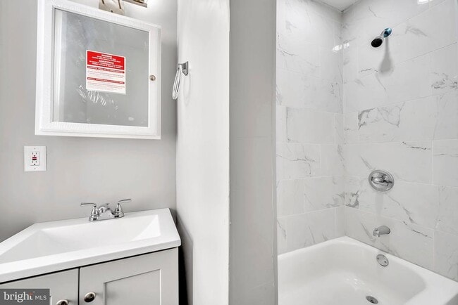 Building Photo - 25 Adella Ave