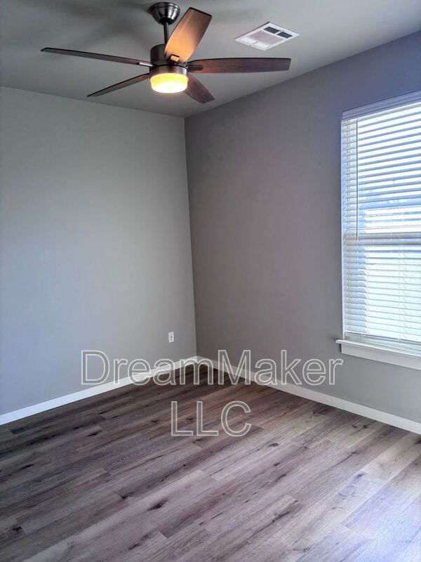 Building Photo - 3102 SE 34th St