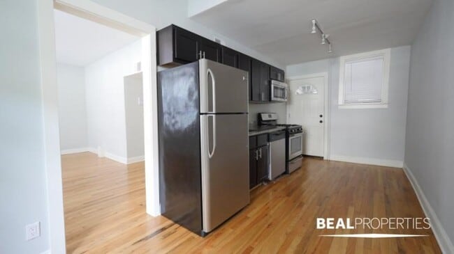 Building Photo - 1 bedroom in CHICAGO IL 60613