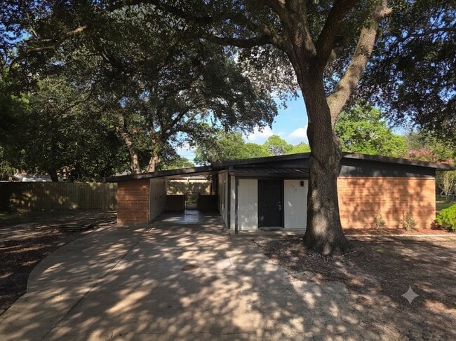 Building Photo - 116 Lindsey Ave