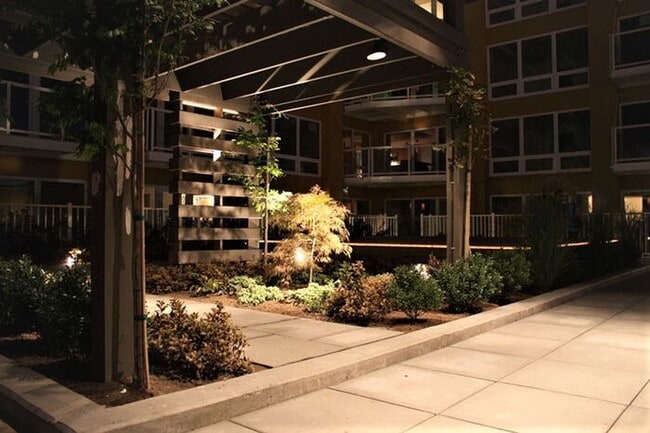 Building Photo - At the Montage!!! 1 bedroom 1 bath luxury ...