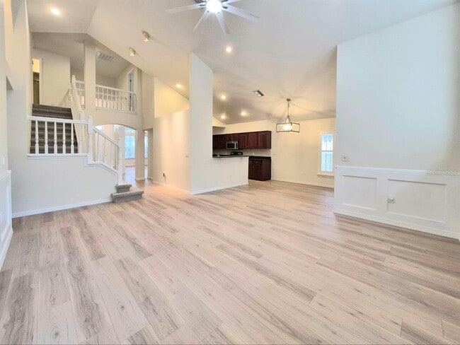 Building Photo - 2214 Green Oaks Ln