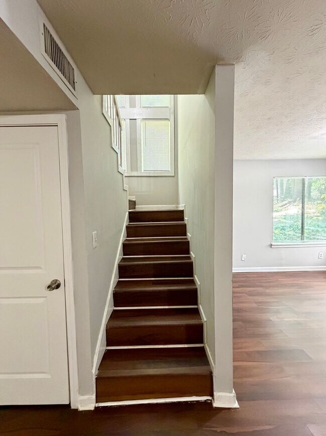 Building Photo - Welcome home!