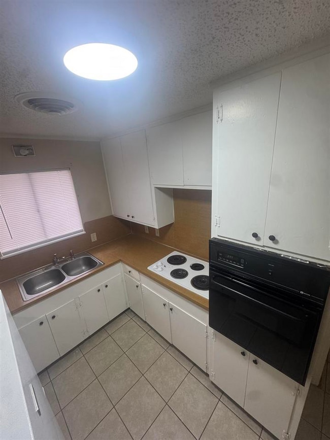 Building Photo - 3726 Bowling Ln