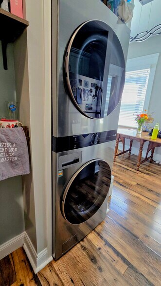 Kitchen, In-Unit W/D - 806 Main St