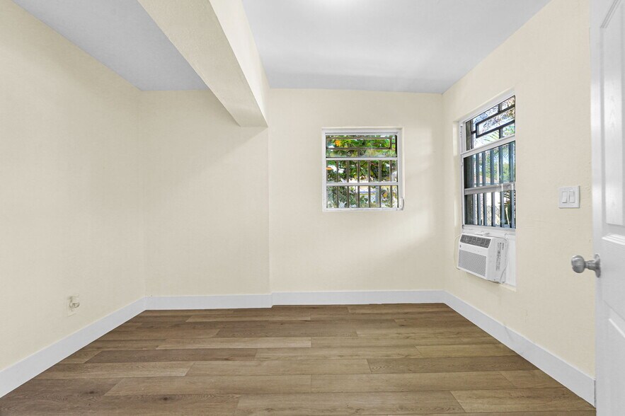 Building Photo - 511 NW 44th St