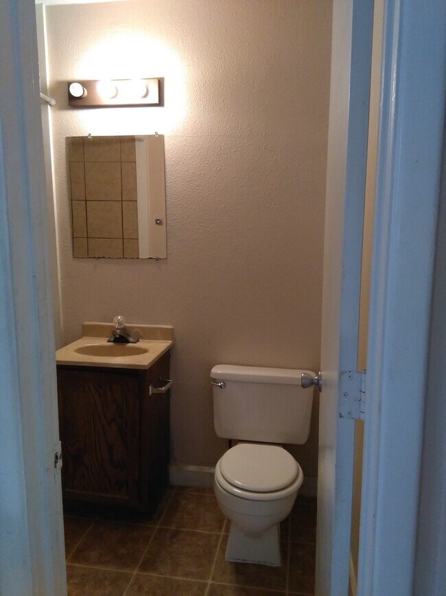 Building Photo - South City Hydraulic Units