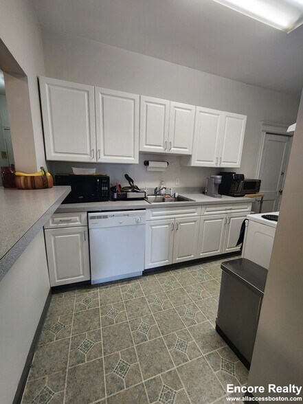 Building Photo - 11 Stearns Rd